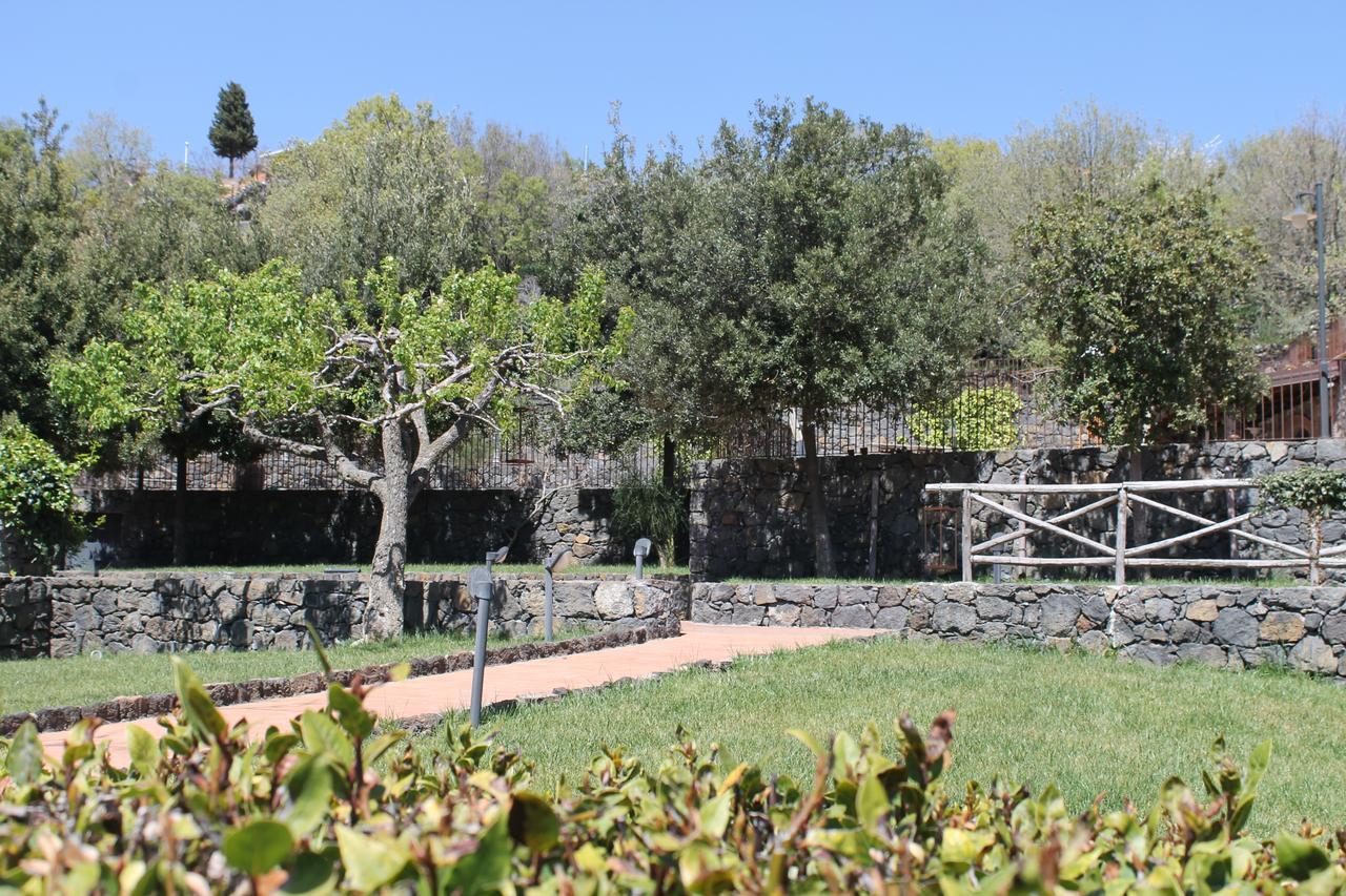 Le Cisterne Dell'Etna Hotel Calcerana-Marina Kültér fotó