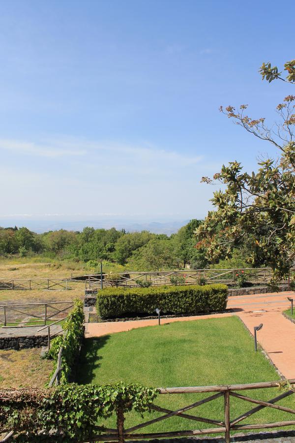Le Cisterne Dell'Etna Hotel Calcerana-Marina Kültér fotó
