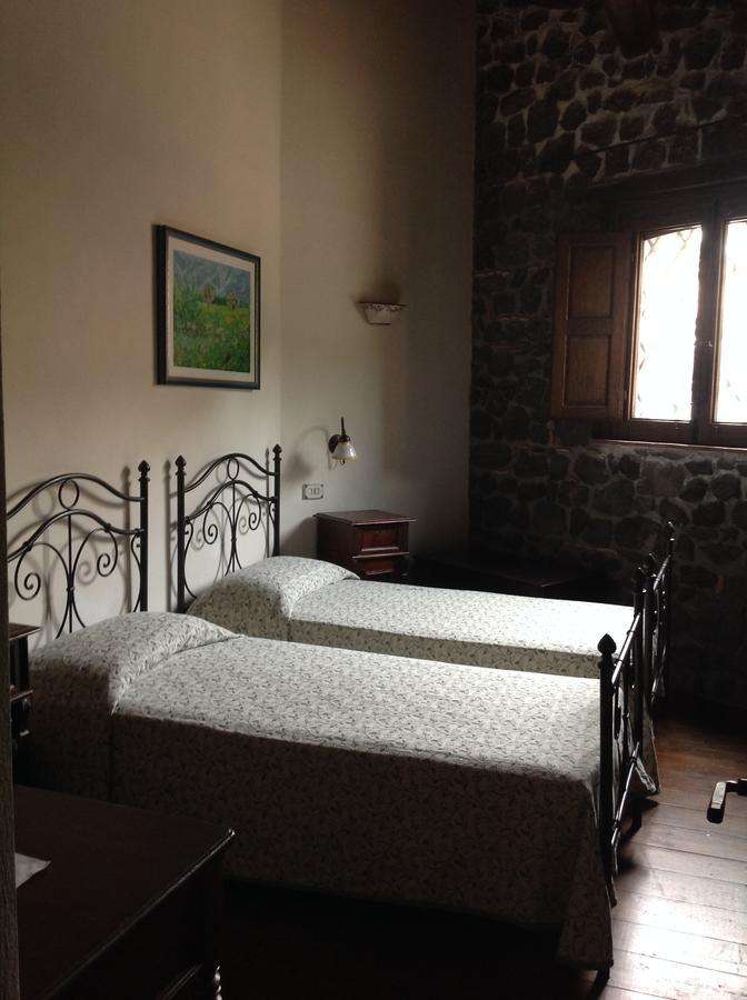 Le Cisterne Dell'Etna Hotel Calcerana-Marina Kültér fotó